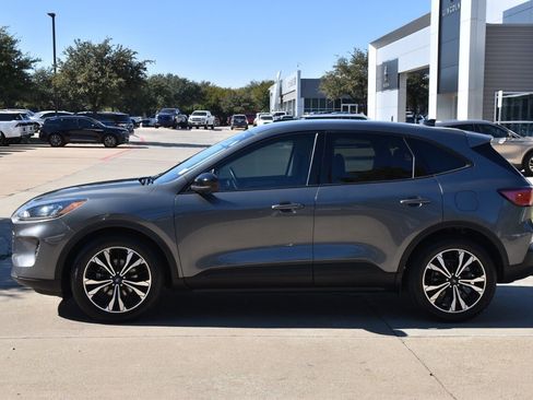 Used 2022 Ford Escape SE w/ SE Sport Appearance Package image 12