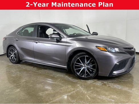 Used 2024 Toyota Camry SE image 1