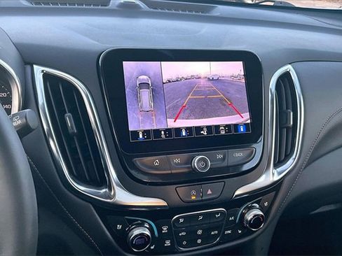 Used 2024 Chevrolet Equinox Premier image 13