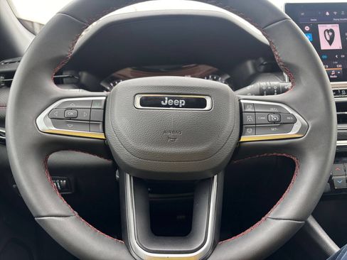 Used 2025 Jeep Compass Trailhawk AWD/4WD image 27