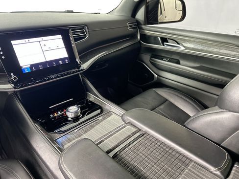Used 2022 Jeep Wagoneer Series III RWD image 24