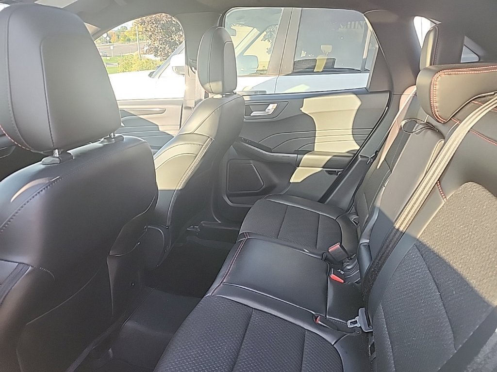 Used 2024 Ford Escape ST-Line w/ Tech Pack #1 AWD/4WD image 3