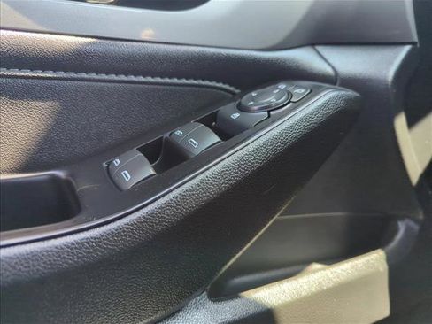 Used 2023 Chevrolet Traverse LT FWD image 24