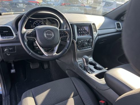 Used 2019 Jeep Grand Cherokee Laredo image 30