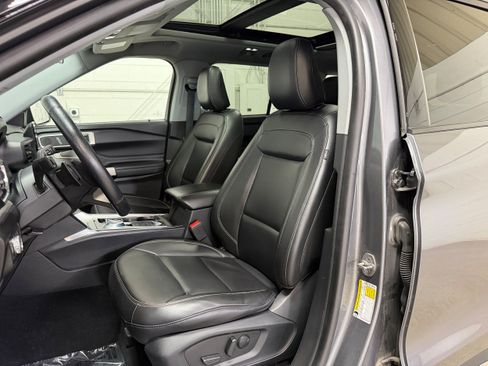 Certified 2021 Ford Explorer XLT w/ Equipment Group 202A AWD/4WD image 9