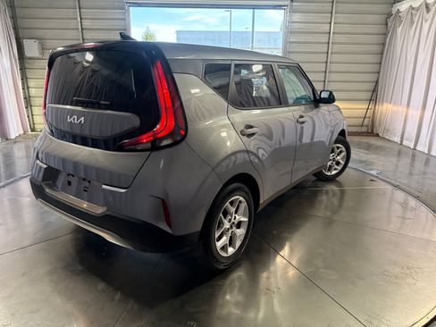 Used 2025 Kia Soul LX w/ LX Technology Package FWD image 5
