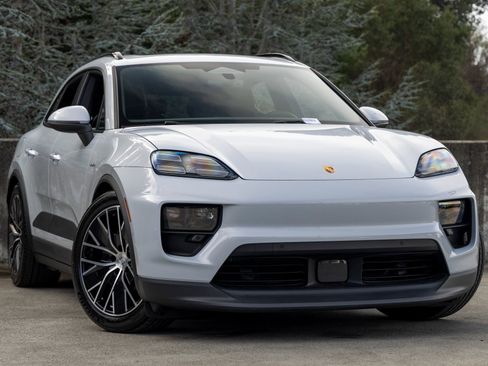 New 2025 Porsche Macan Electric image 6