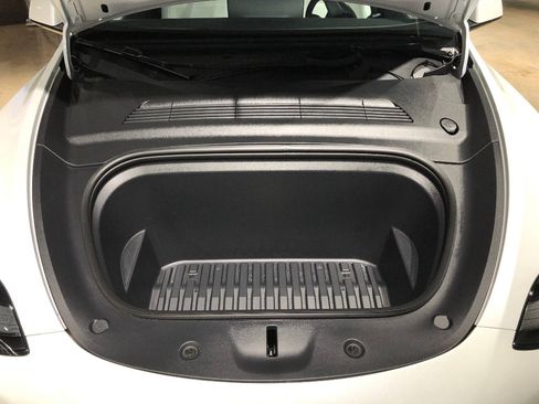 Used 2024 Tesla Model Y Long Range image 4