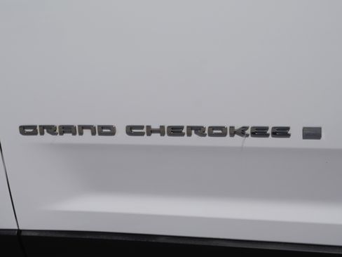 Used 2023 Jeep Grand Cherokee L Laredo AWD/4WD image 17