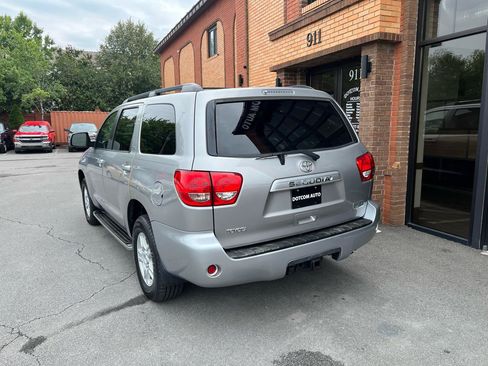 Used 2008 Toyota Sequoia SR5 w/ Moonroof & Roof Rack Pkg AWD/4WD image 5