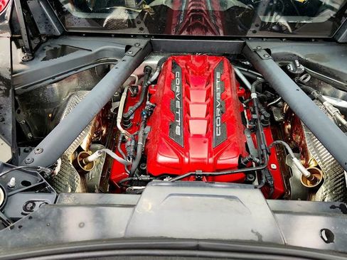 Used 2025 Chevrolet Corvette Stingray Preferred Cpe w/ Body-Color Dual Roof Package RWD image 24