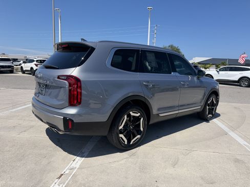 Certified 2025 Kia Telluride S FWD image 4