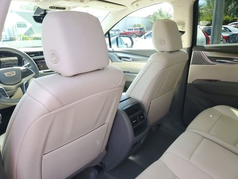 Certified 2024 Cadillac XT5 Premium Luxury w/ Technology Package FWD image 15