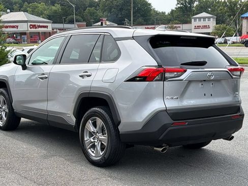 Used 2025 Toyota RAV4 XLE AWD/4WD image 3