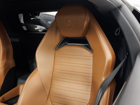 Used 2024 Lamborghini Revuelto AWD/4WD image 19