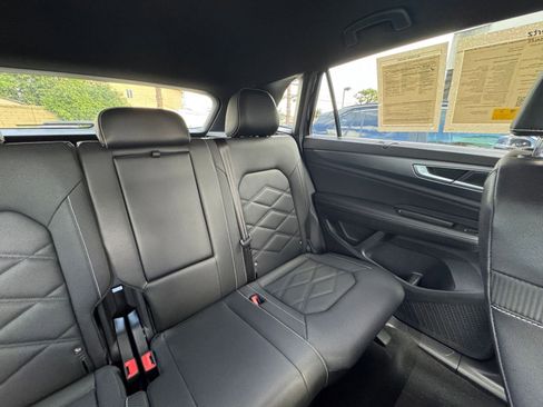 Used 2025 Volkswagen Atlas Cross Sport SE image 38