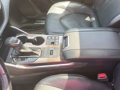 Used 2023 Toyota Highlander Limited AWD/4WD image 24