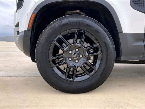 Used 2025 Land Rover Defender 110 S image 9