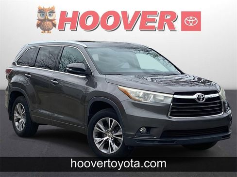 Used 2015 Toyota Highlander XLE image 1