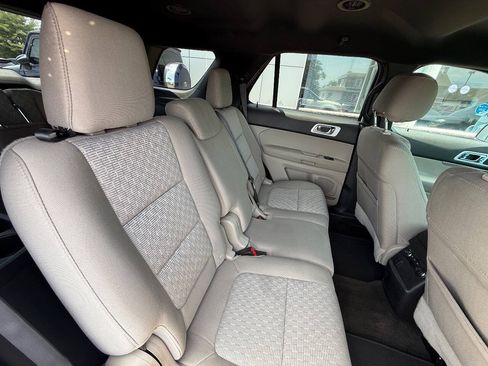 Used 2015 Ford Explorer XLT w/ Equipment Group 201A AWD/4WD image 16