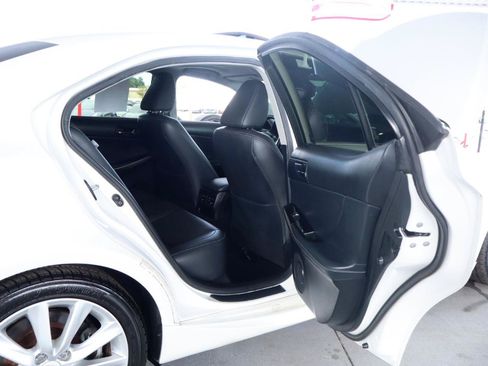 Used 2016 Lexus IS 200t RWD image 33