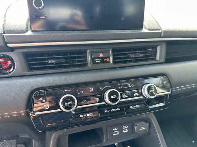 Used 2023 Honda Pilot Touring image 9
