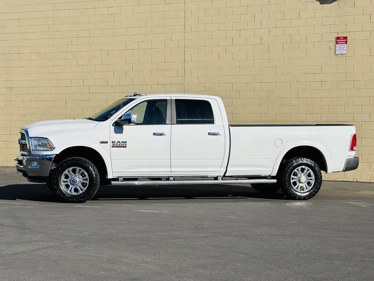 Used 2018 RAM 3500 Laramie w/ Convenience Group AWD/4WD image 7