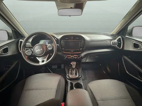 Used 2023 Kia Soul LX w/ LX Technology Package FWD image 9