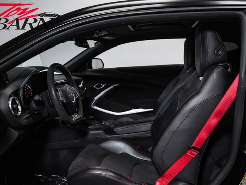 Used 2018 Chevrolet Camaro ZL1 RWD image 27