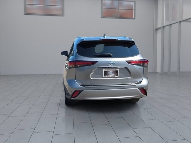 Used 2025 Toyota Highlander Platinum AWD/4WD image 7