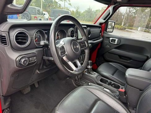 Used 2020 Jeep Wrangler Unlimited Sahara image 21