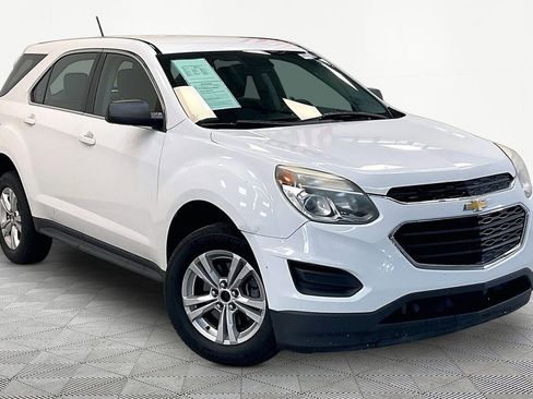 Used 2017 Chevrolet Equinox LS FWD image 3