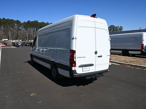 Used 2025 Mercedes-Benz Sprinter 2500 image 4