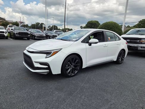 Certified 2025 Toyota Corolla SE FWD image 3
