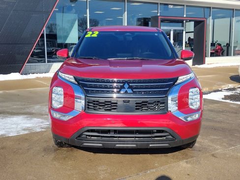 Used 2022 Mitsubishi Outlander ES image 2