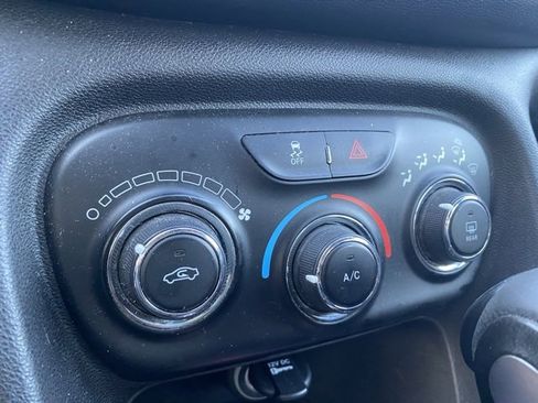 Used 2015 Dodge Dart SXT image 22