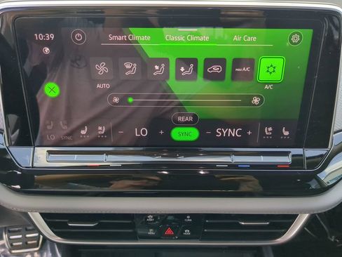 Certified 2025 Volkswagen Atlas Peak Edition SE AWD/4WD image 25