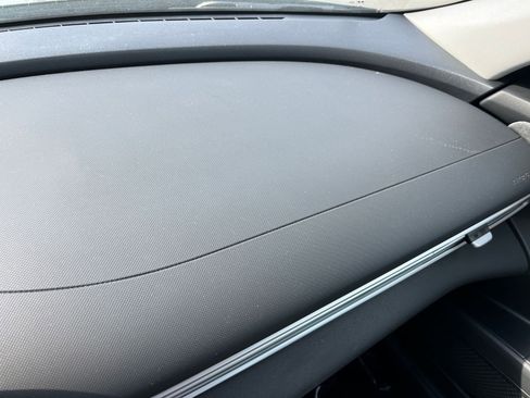 Used 2025 Hyundai Elantra Limited image 37