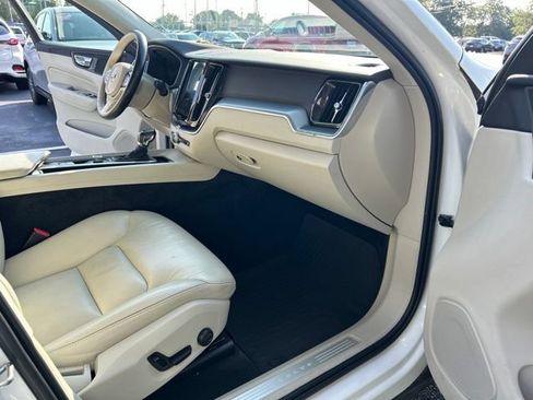 Used 2018 Volvo XC60 T5 Momentum w/ Vision Package AWD/4WD image 30
