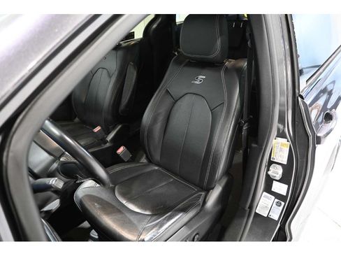 Used 2019 Chrysler Pacifica Touring-L Plus w/ Advanced Safetytec Group FWD image 14