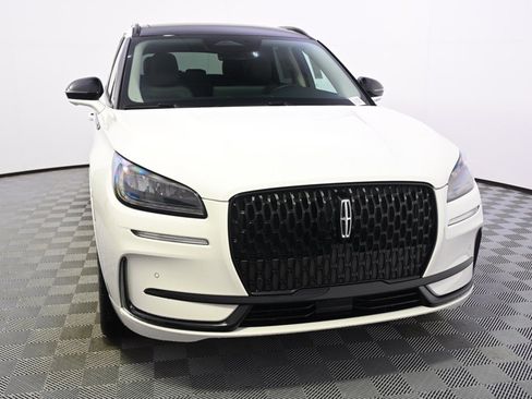 New 2026 Lincoln Corsair Premiere image 9