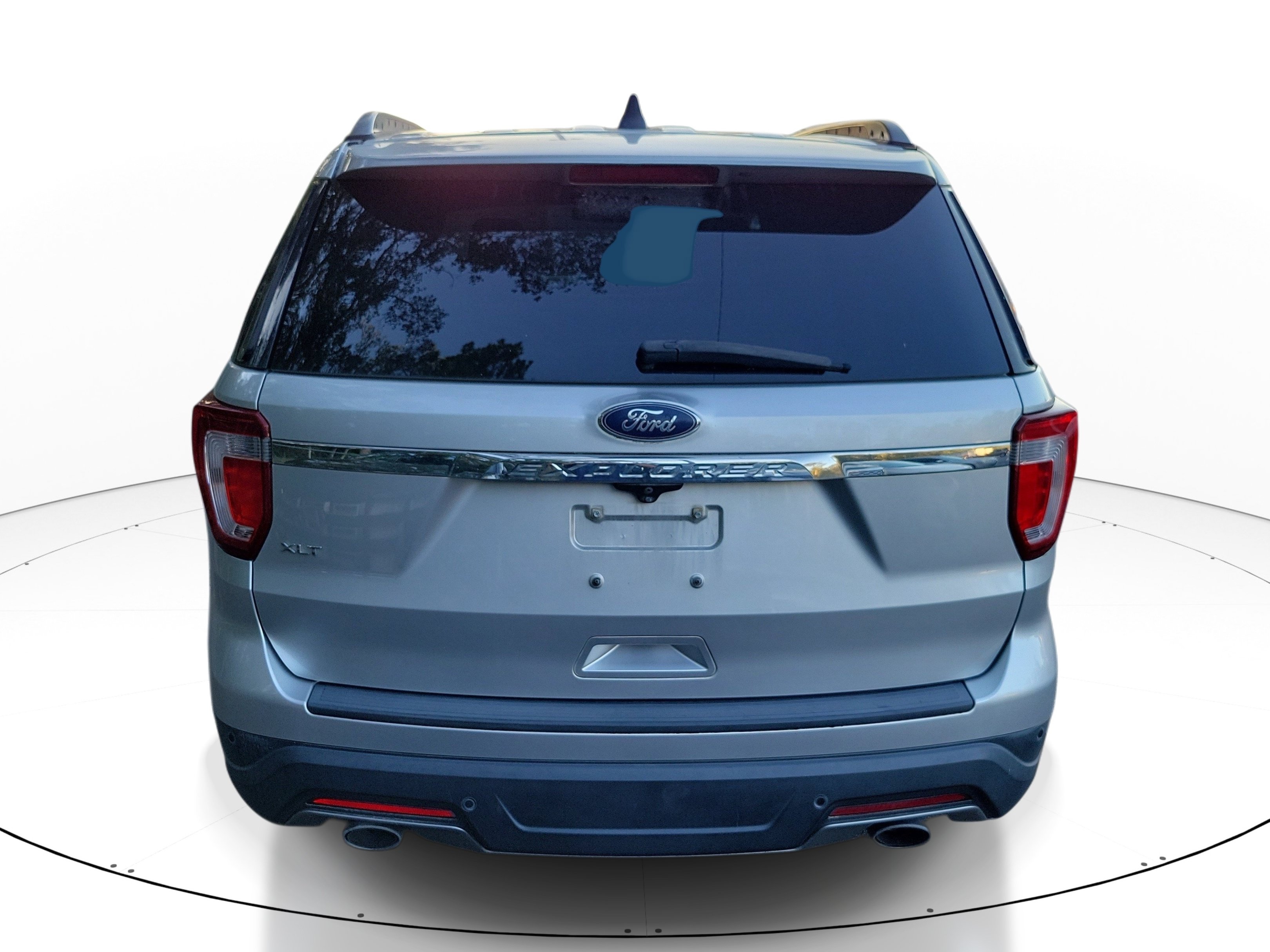 Used 2018 Ford Explorer XLT FWD image 3