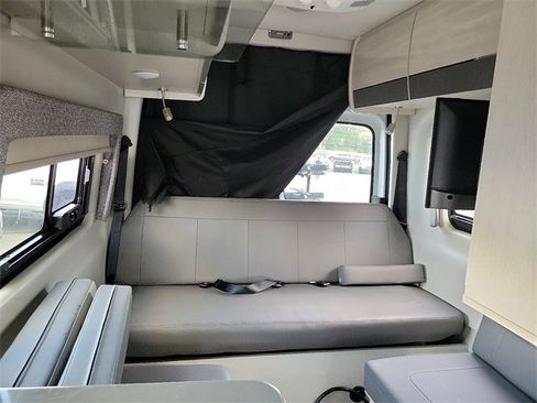 Used 2022 Mercedes-Benz Sprinter 2500 image 27