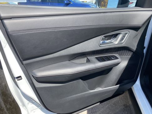 Used 2023 Nissan Ariya FWD image 12