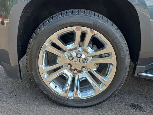 Used 2019 GMC Yukon XL SLT w/ Premium Edition AWD/4WD image 9