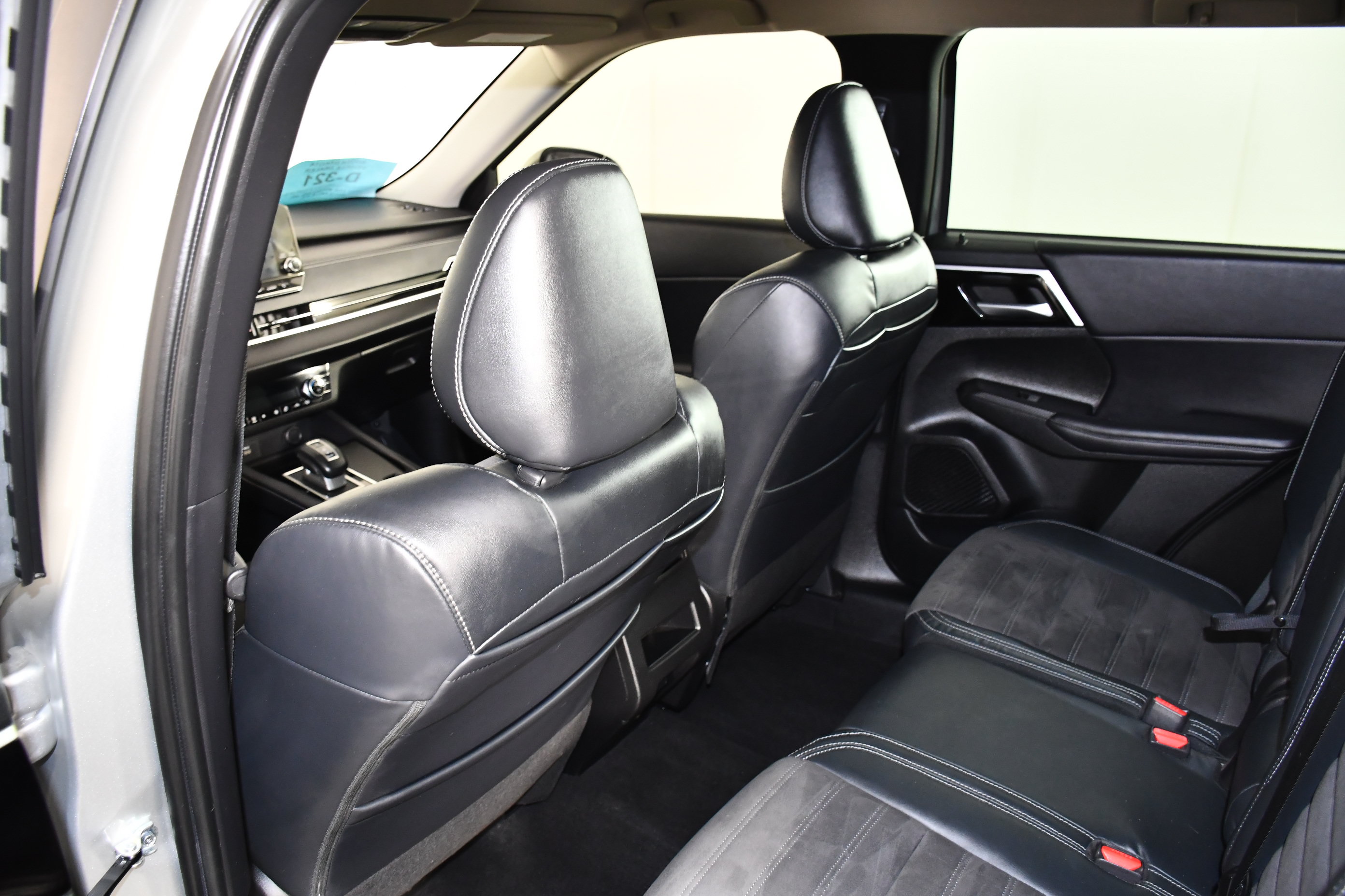 Used 2023 Mitsubishi Outlander SE AWD/4WD image 44