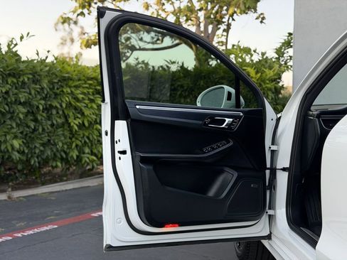 Used 2018 Porsche Macan GTS image 16