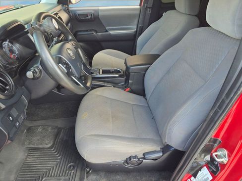 Used 2020 Toyota Tacoma SR image 5