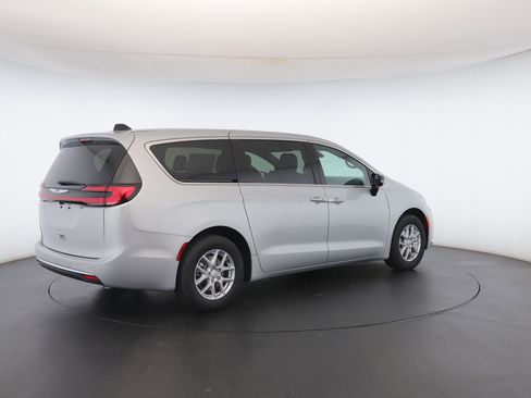 New 2026 Chrysler Pacifica Select image 26