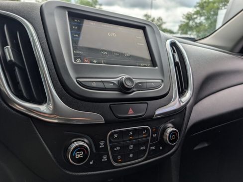 Used 2019 Chevrolet Equinox LT w/ Driver Convenience Package FWD image 4